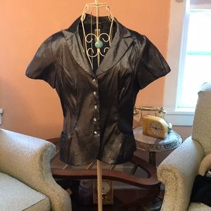 Gunmetal grey shortsleeved jacket.